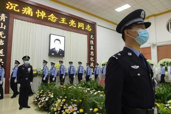 抓捕過程中倒下,追記東營(yíng)“民警村官”王亮